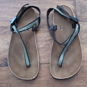 Earth Runners Circadian Lifestyle Sandals - Men's 4 / Women's 6 / Grey